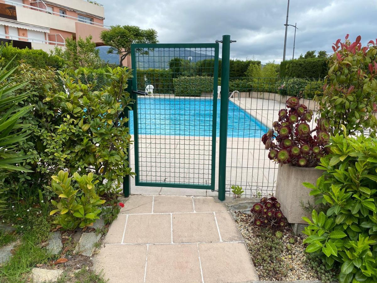 Superbe 2P Vue Mer, Ensoleille, Piscine Roquebrune-Cap-Martin Exterior foto